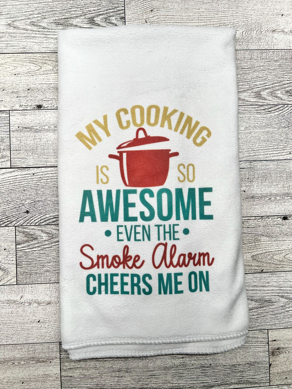 Hand Towel "My Cooking is so Awesome Enen the Smoke Alarm Cheers Me On"